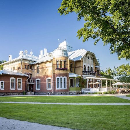 Villa Ammende Restaurant And Hotel Parnu Exterior photo The main building of the manor