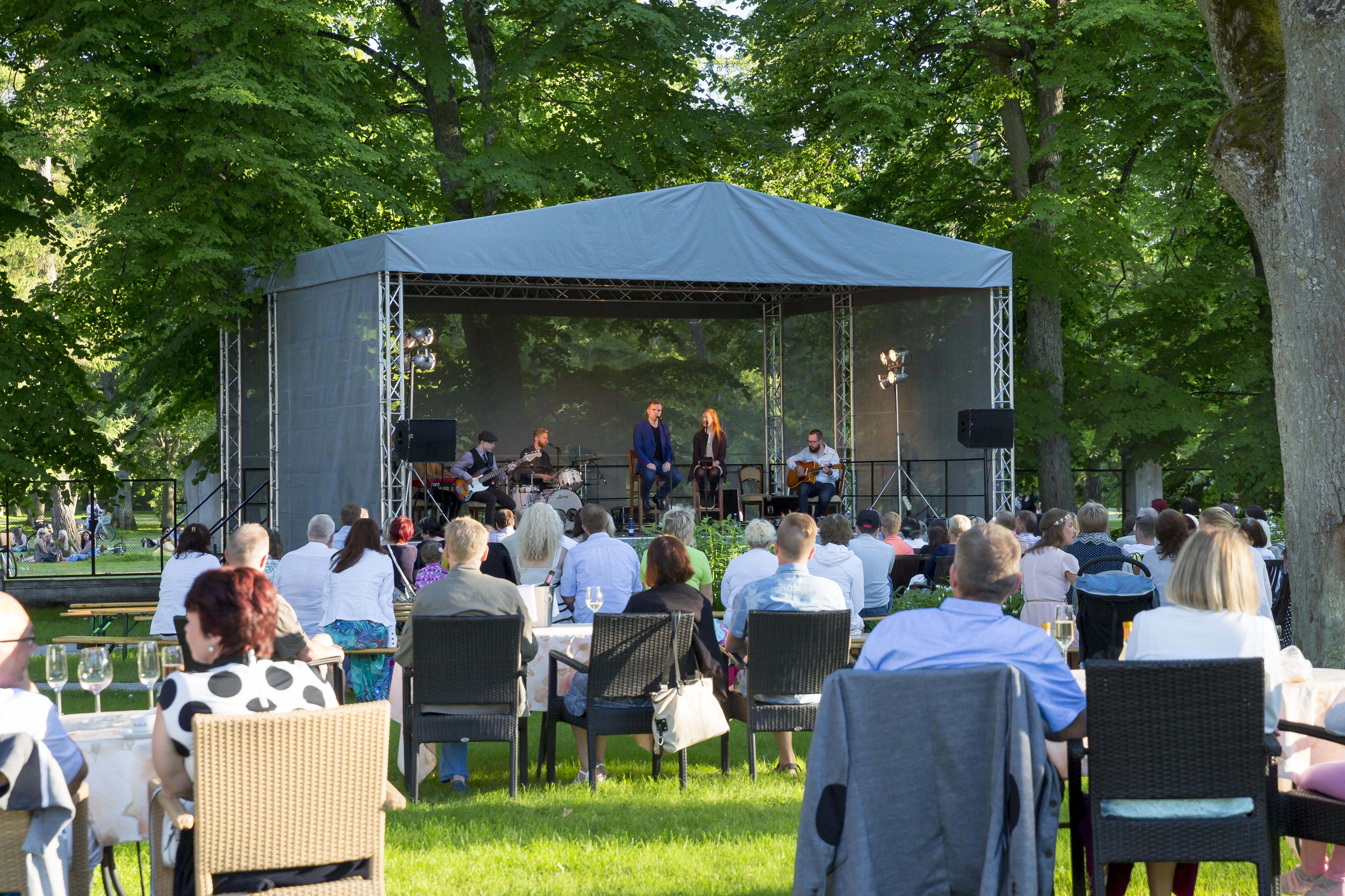Villa Ammende Restaurant And Hotel Parnu Exterior photo The stage of the festival