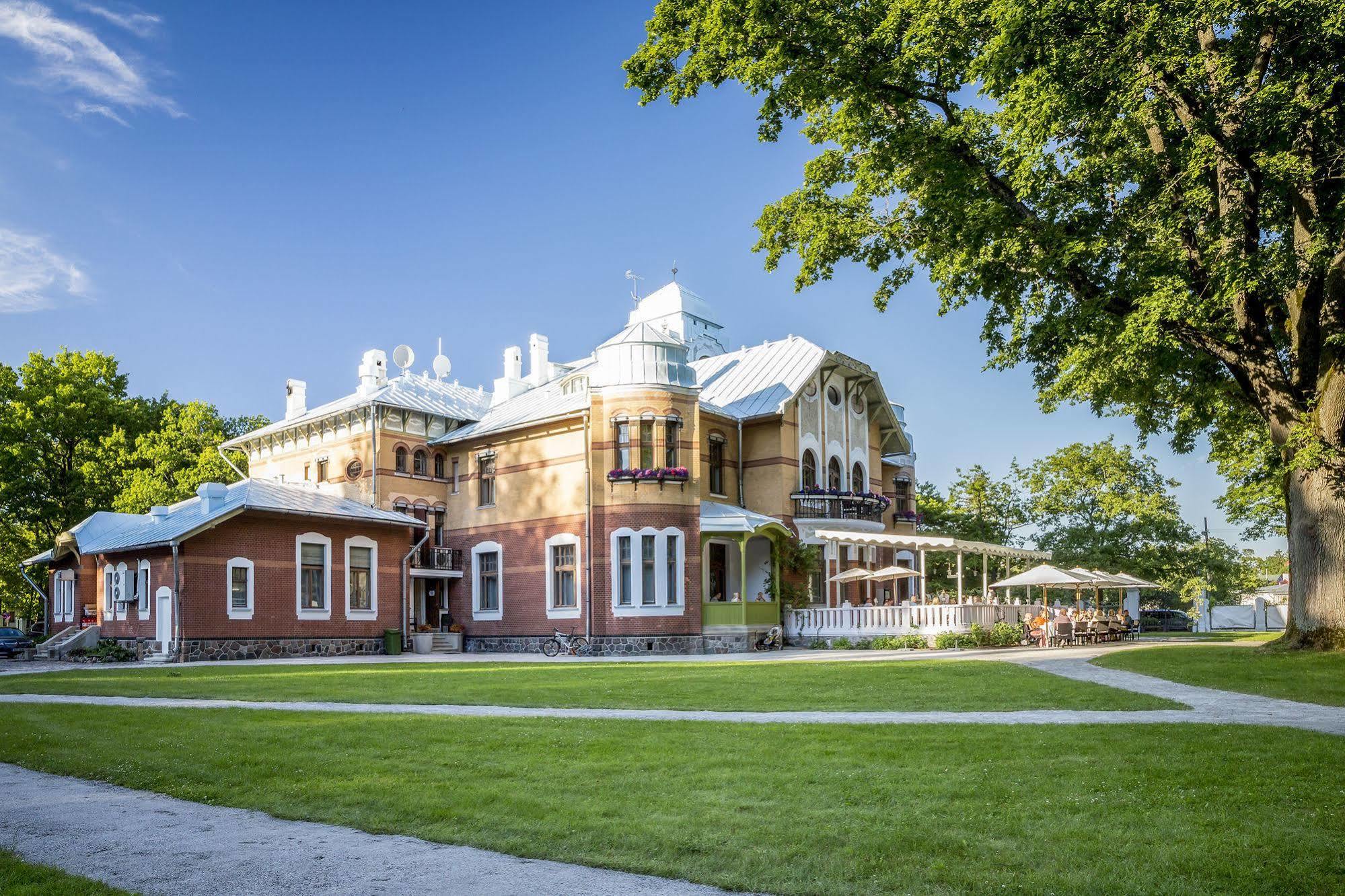 Villa Ammende Restaurant And Hotel Parnu Exterior photo The main building of the manor